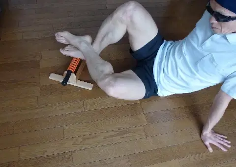put your arch of foot on the roller. use toher foot as a weight.